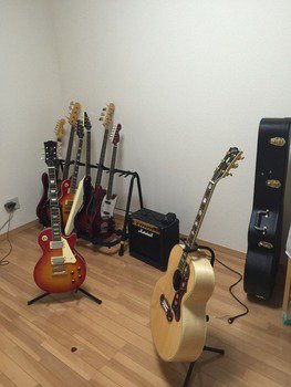 channelline1's tweet photo. 俺のギター部屋公開するｗｗｗ（※画像あり）
https://t.co/hixq1Zi2Wo https://t.co/KAudyhoGT3