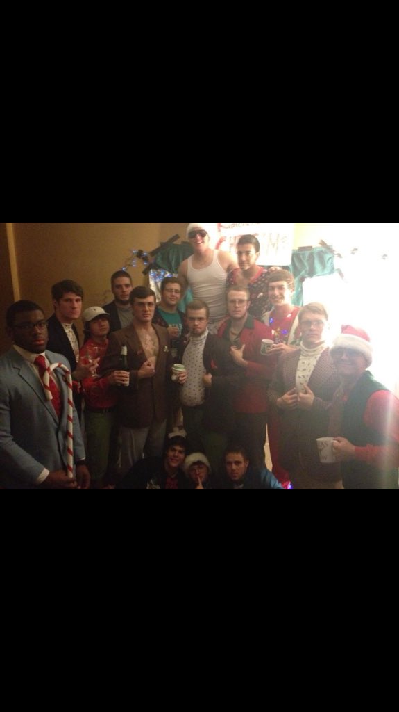 RidiculouslyC14's tweet photo. #RidiculouslyChristmas12 https://t.co/WnUPxGIzrl