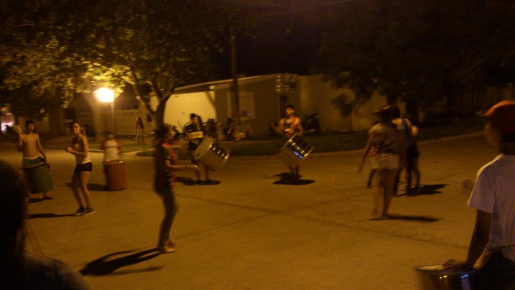 CePLALasParejas's tweet photo. A todo el ritmo de la.murgaaaaa....#cepla #sedronar https://t.co/UOFfq9VxYF