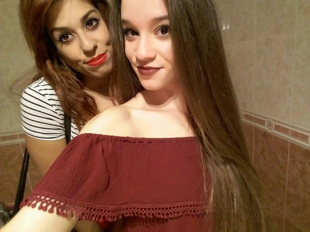lauvm96's tweet photo. #Diecinuevecumpleañera #Unañomasdandotelalata #tequeroo @JenniferLennon8 jejjejejjej 😱😱🙊🙊💕💕 https://t.co/mp1P2vHt6X