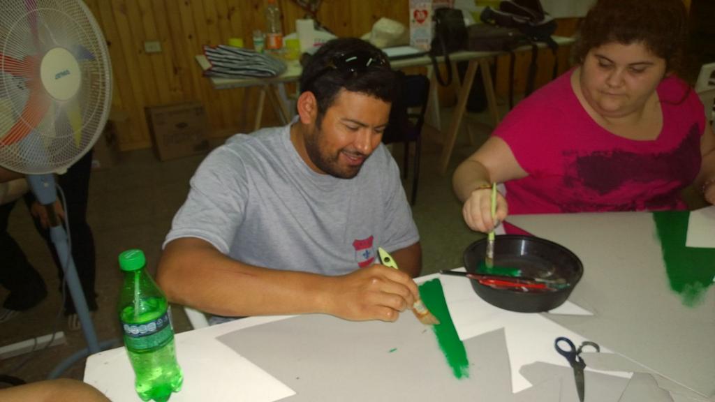 CePLALasParejas's tweet photo. Preparando adornos para navidad!!!! #cepla #sedronar https://t.co/46eWfpIjQk