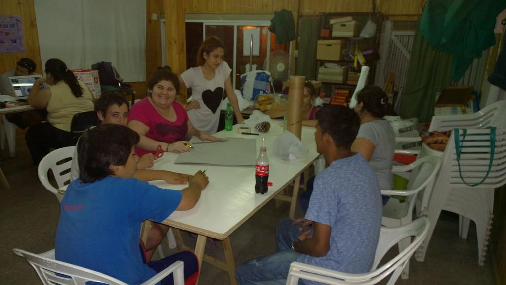CePLALasParejas's tweet photo. Preparando adornos para navidad!!!! #cepla #sedronar https://t.co/46eWfpIjQk