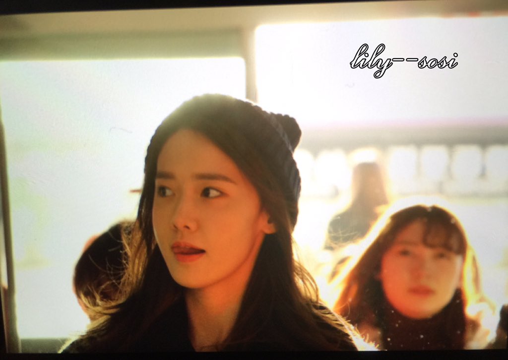 [PIC][05-12-2015]YoonA khởi hành đi Trung Quốc để tham dự "2016 iQiYi Concert 'ALL-STAR CARNIVAL'" vào sáng nay - Page 4 CVa7v-7WIAA0FqY