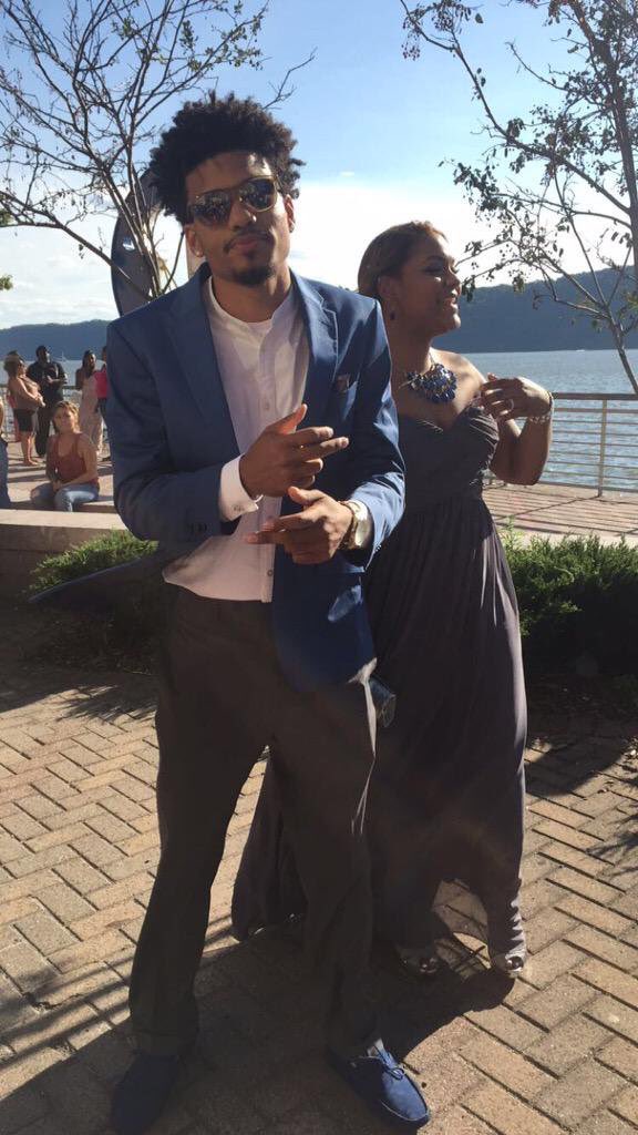 EmDollasss's tweet photo. #franday #prom2k #slayeddd lolz💙💙 https://t.co/EfzyTYOxNR