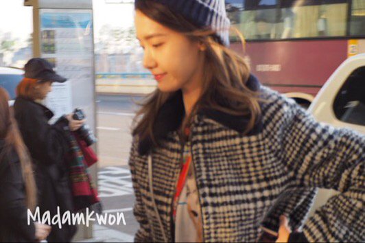 [PIC][05-12-2015]YoonA khởi hành đi Trung Quốc để tham dự "2016 iQiYi Concert 'ALL-STAR CARNIVAL'" vào sáng nay CVa8C9HWUAEP64i