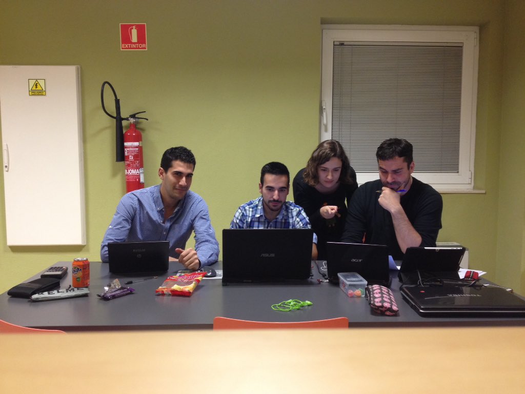 Chemacr16's tweet photo. Otra tarde más de proyectos @Angel_AnRo @Martistatil #Fernando ya empezamos a ver el final. https://t.co/QoSL7XQHZg