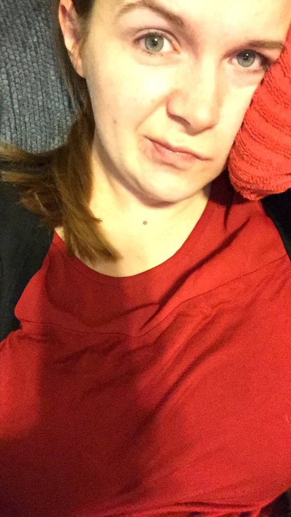 lilgreenkc's tweet photo. My night tonight. #nomakeup #pulledtooth #highonpainmeds https://t.co/jVUrcYBLia