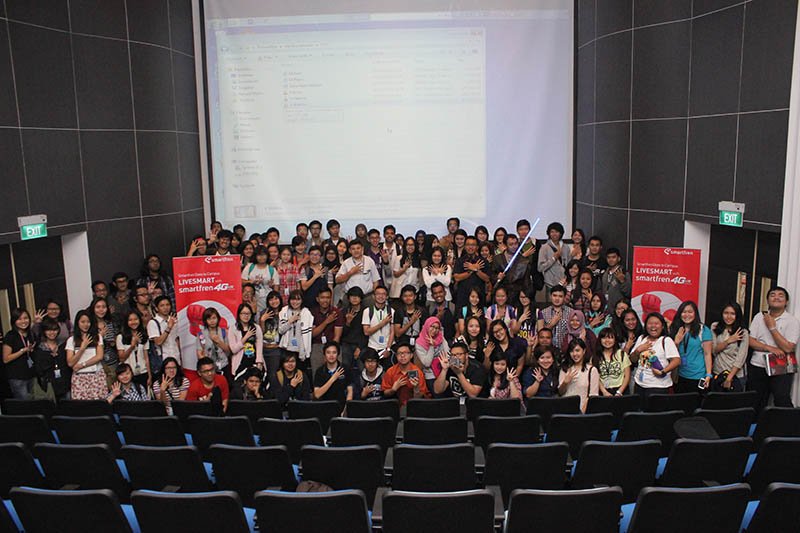 smartfrenworld's tweet photo. Acara workshop #LiveSmartCommunity ditutup dengan foto bersama.
Sampai jumpa di event berikutnya ya! :) #GoForIt https://t.co/B5s9W48VC7