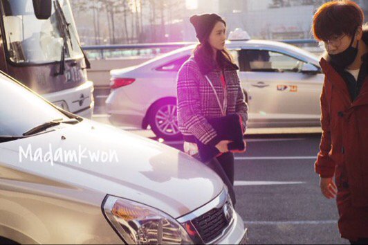 [PIC][05-12-2015]YoonA khởi hành đi Trung Quốc để tham dự "2016 iQiYi Concert 'ALL-STAR CARNIVAL'" vào sáng nay - Page 4 CVa9WgKUYAA0txN