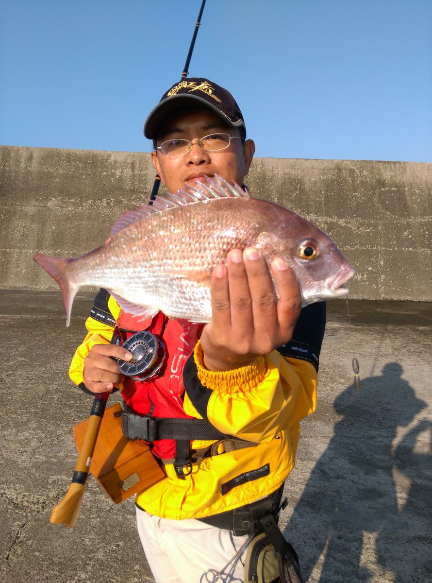堤防行走人on Twitter 台灣的台中港北防波堤hechi釣 真鯛是很罕見的 作釣時間 15 12 1 06 30 16 30 釣竿 黑鯛工房黒鯛師theヘチ硬調ロクマル305 捲線器 黑鯛工房