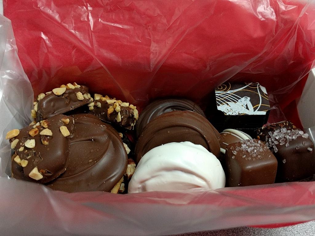 KTGRBigShow's tweet photo. Sweetest Thing in Sports today is these delicious boxes our friends at @CandyFactoryMO gave BK and I! Thanks! -Matt https://t.co/FvgwA9GyWi