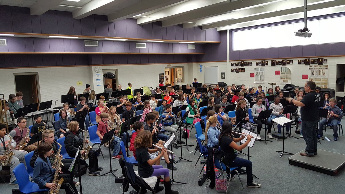 MrsHeitzBand's tweet photo. @Central_Tigers 6th grade combined concert rehearsal!! Concert is Mon Dec 7th 7 pm @SFHS. #marvelous https://t.co/vX0wKndaQ5