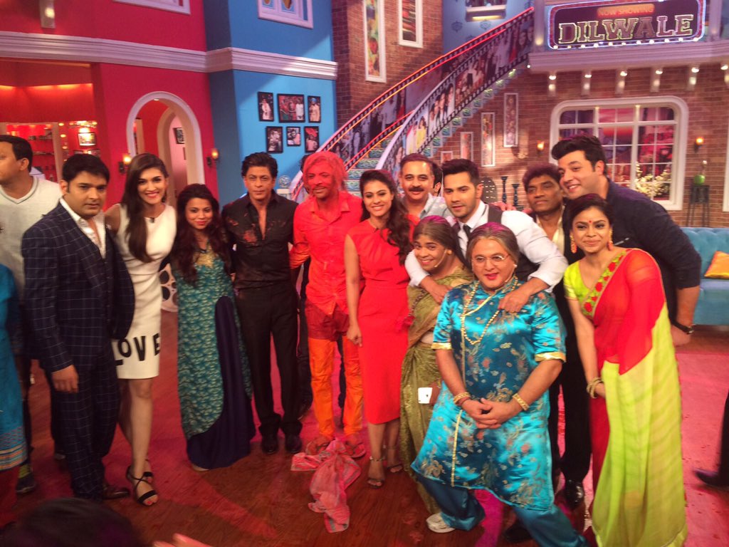 WhoSunilGrover's tweet photo. The king of romance and all the Dilwale colored me Gerua. Love the energy of this color. @iamsrk i love you Sir! https://t.co/MQvF3QEHgT