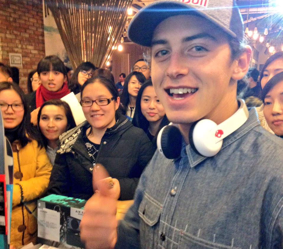 skullcandy's tweet photo. At the 🇨🇳 #inmotionfilm premier and the crowds have already lined up to meet @markmcmorris. https://t.co/LKlacToaLJ