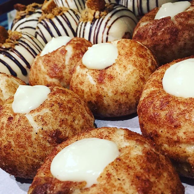 CafeGraceHI's tweet photo. Bagel puffs and Banana Walnut French Toast! #alohafriday #bagelpuff #cafegracehi https://t.co/XIWRuqe1jm