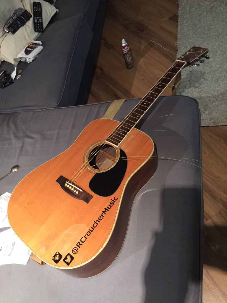 RCroucherMusic's tweet image. Another string change ready for tomorrow nights gig in Woodbridge, Suffolk #acoustic #guitar #stringchange #gig