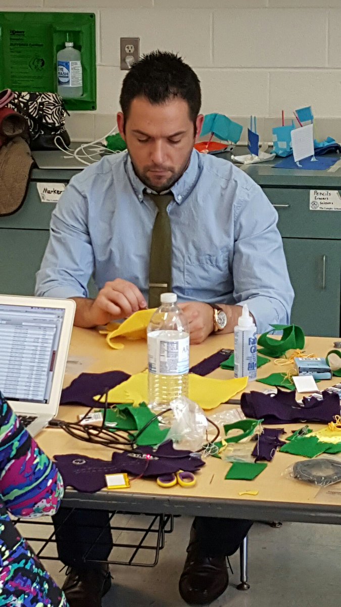 MrLands's tweet photo. Great learning experience today @LangleyLeopards with @dixoneducator making codable monsters! #i2learning https://t.co/X4IEjTv1ix