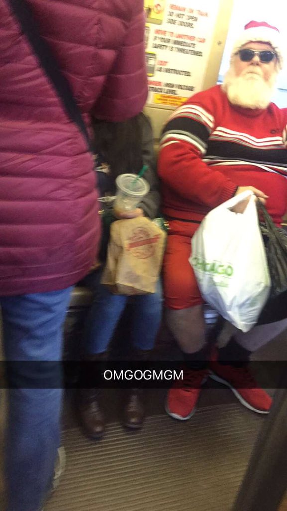 cherubgyu's tweet photo. WHEN SANTA IS IN THE SAME TRAIN AS YOU #MidwayChicago #Chicago #ChristmasTrain https://t.co/WFwnWlRGEY