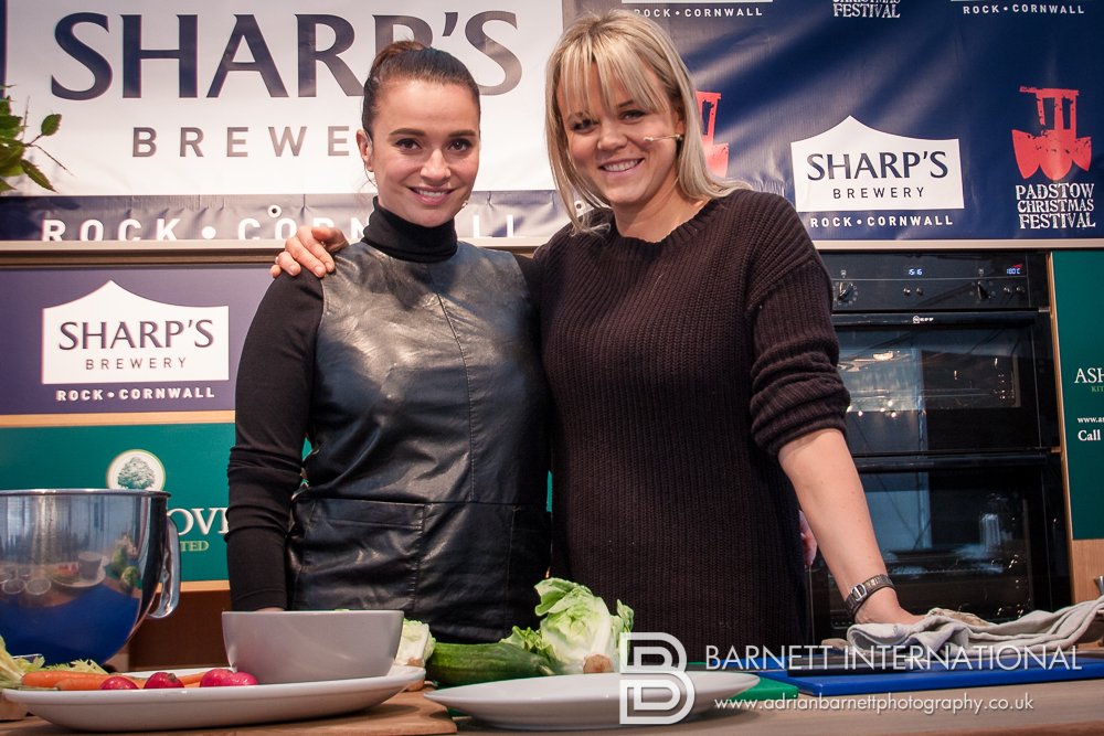 AdrianIBarnett's tweet photo. The prawns tasted great Gizzi! (Thanks for the hug)! :-) @GizziErskine @sophiemichell @PadstowXmas #PCF2015 https://t.co/q0xE8sefcn