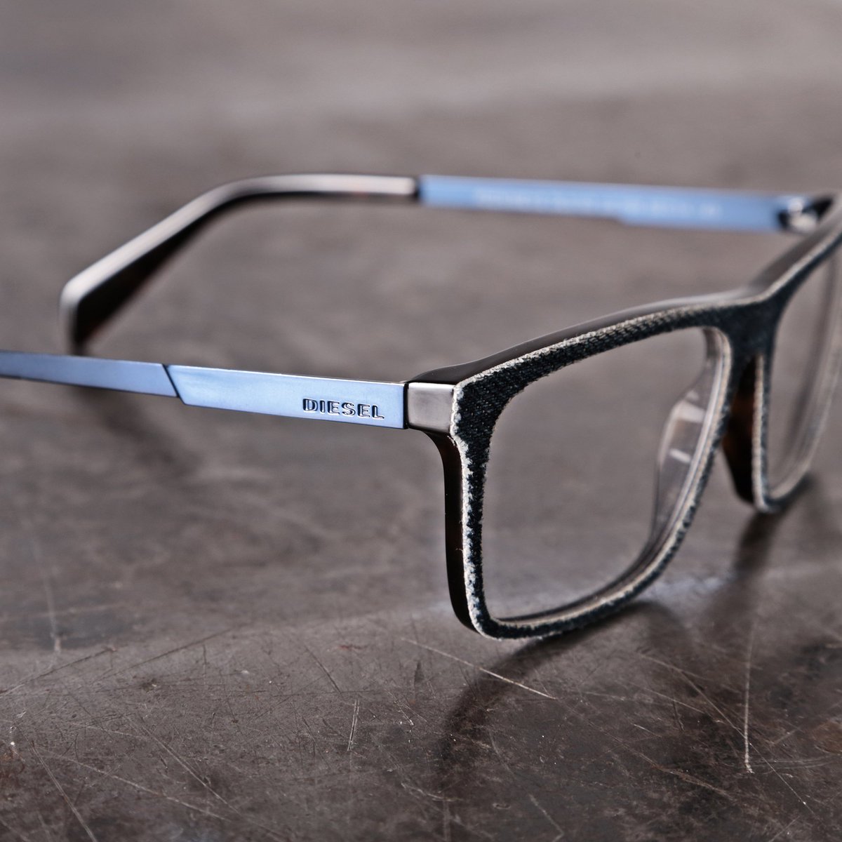 DIESEL's tweet photo. Superb materials, flawfree technology, perfect #denimeye https://t.co/CVUqfaXKEI https://t.co/VN9hNidU8i