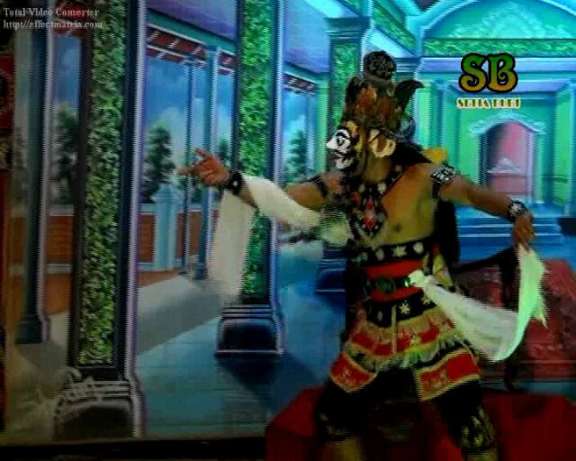 Seni Budaya Sumenep-Madura "Pentas Drama Topeng" sangat menghibur dalam berbagai Ceritra istanasentris dalam 1 malam
