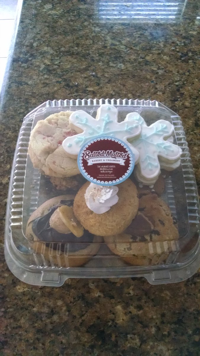whynotnever's tweet photo. Yesss! Fresh baked cookies from local Las Vegas bakery π #SaltedMalted #NationalCookieDay https://t.co/ImmaPDWn0U