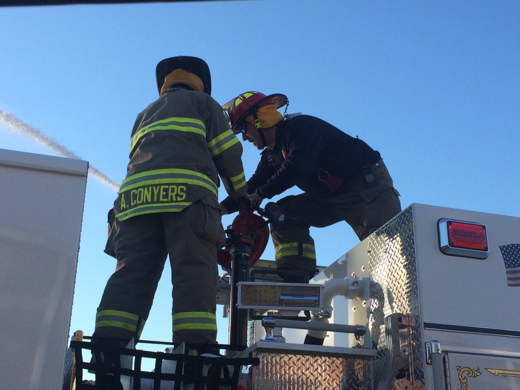 JoshJordan88's tweet photo. Pump training the new E-11. #MakinItRain @aprildlogan @LtCoachFD7 @clarendonfire @micjohnsonjr https://t.co/BSXtDfrroF