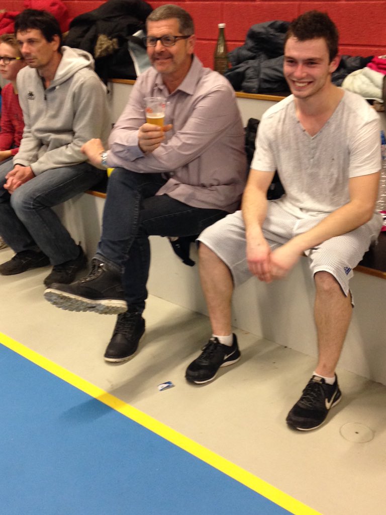 ussa14basket's tweet photo. Le Président et le salarié devant la prof de zumba... https://t.co/YNXOh1dod8
