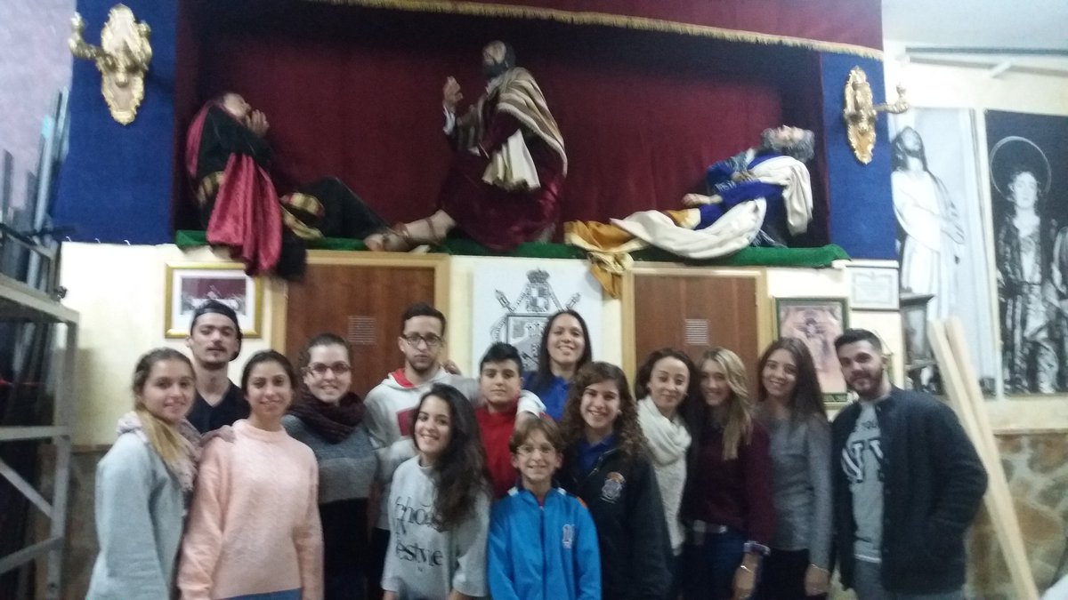 GJVeraCruzJaen's tweet photo. Tarde de montaje de Belen y posterior convivencia de nuestro Grupo Joven. https://t.co/NpRDbcTdo8