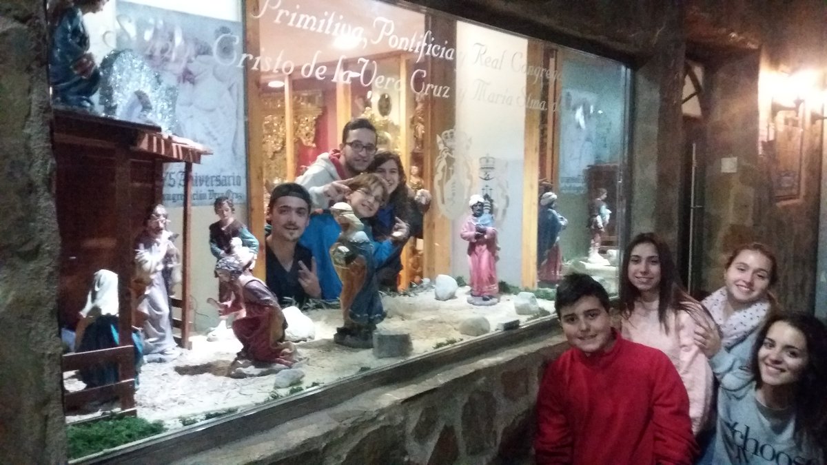 GJVeraCruzJaen's tweet photo. Tarde de montaje de Belen y posterior convivencia de nuestro Grupo Joven. https://t.co/NpRDbcTdo8