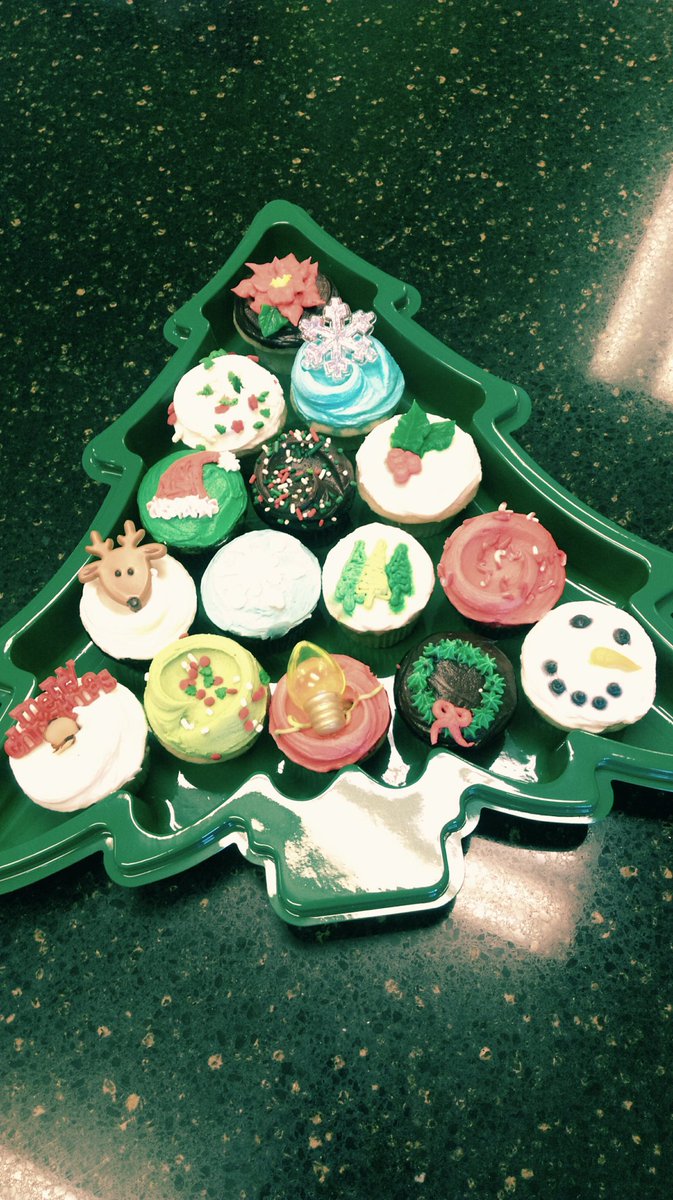 Cupcake_Island's tweet photo. Tree Trays are available now to make your holiday party great! No advance order necessary, just walk in and ask 🌲 https://t.co/LjWI5yQPwB