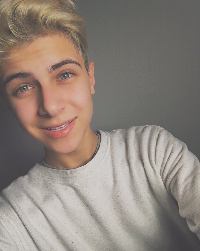 lukasrieger's tweet photo. make sure to check out my latest musical on @musicallyapp 😏❤️ https://t.co/FybLJKIfh2
