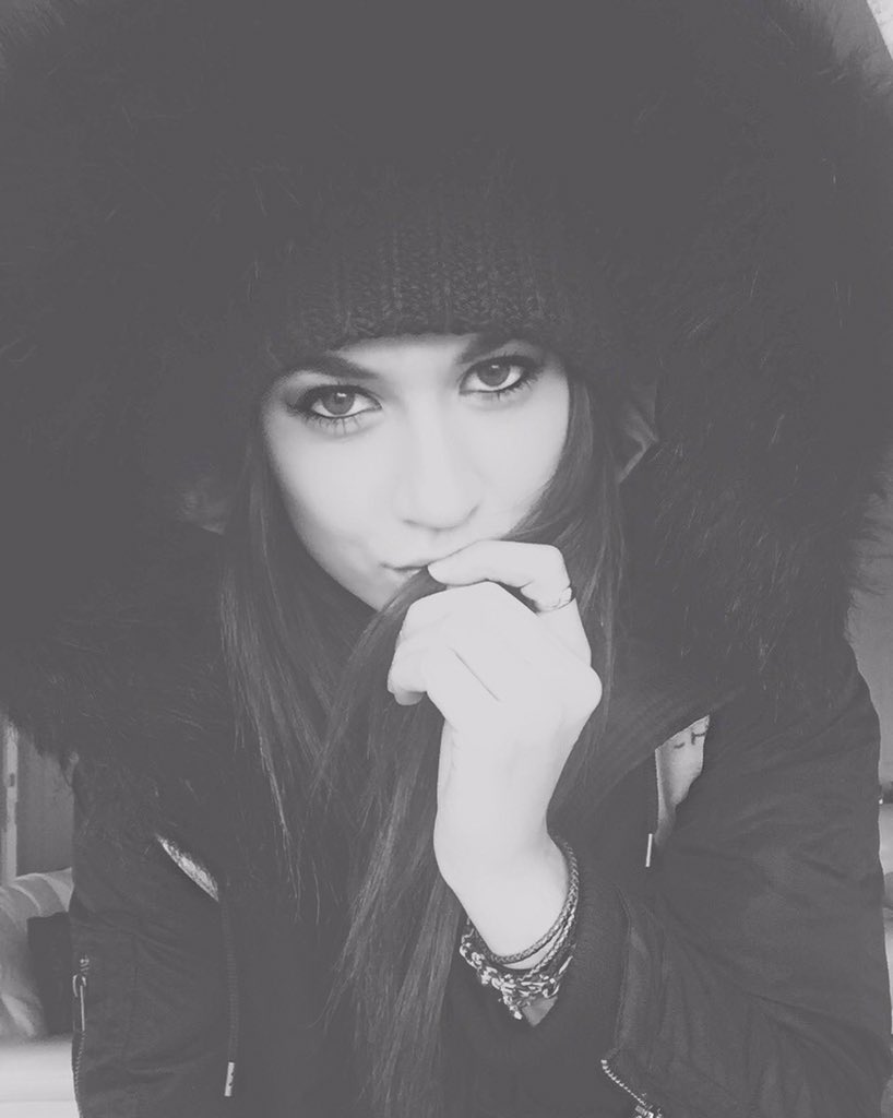 Parisa tweet picture