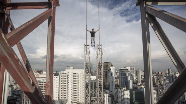 TheWeeklyFlickr's tweet photo. For 7 yrs, @ediphotoeye has taken once-in-a-lifetime photos, of pro #freerunners #TWF Watch https://t.co/WaKiiOwbZR https://t.co/4fPeC59vrN