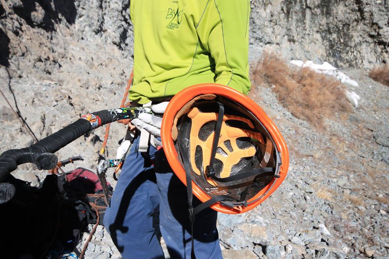griz1's tweet photo. Crazy #DryTool story from #HelmetsMatter #IceAxe @Petzl @americanalpine @REI @GizaAlex https://t.co/MIL9EZgrh4 https://t.co/ZEsk36bpe1