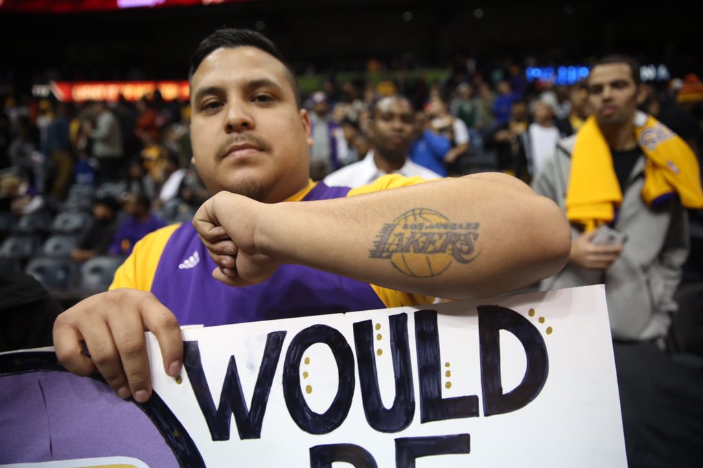 Lakers's tweet photo. Dedication #GoLakers https://t.co/bnVDQOFS00