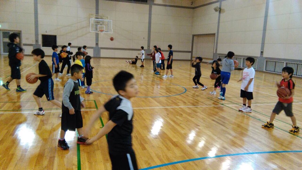 Union_basket's tweet photo. 今週はパス、ドリブルシュートをやりました！
#桶川#ユニオンスポーツクラブ#バスケット教室 https://t.co/cGze2lkjEa
