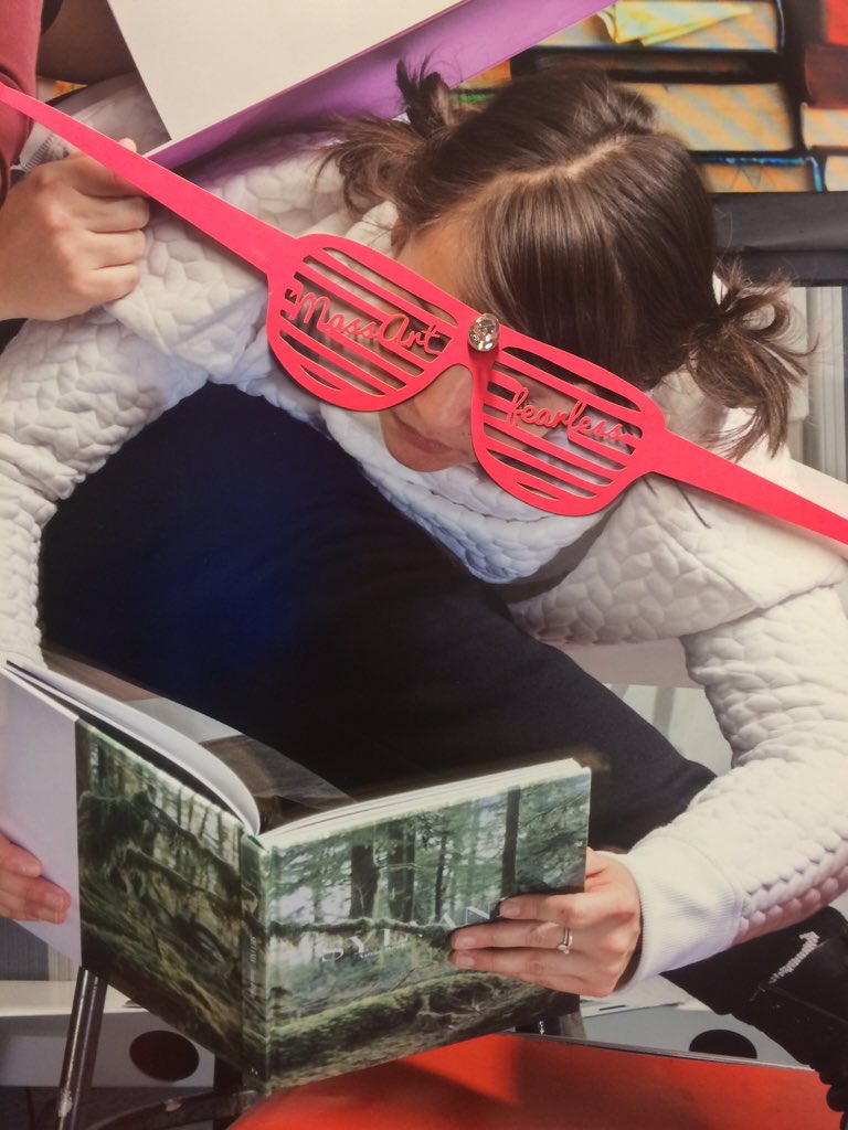 Photobook auction committee member Marissa checking out Sylvania by Anna Beeke 🙃
#photobookjousting #massart #boston