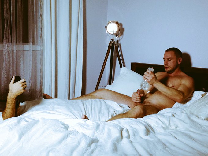 3 pic. On the set @markolebeau @HansBerlinxxx @BrandonJonesxxx https://t.co/QbWyRW6W35