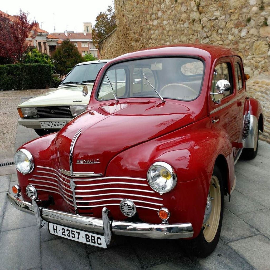 polkjunkcars's tweet photo. RT oldcar_photo #cochesclasicos  #renault #4 #44 #renault44 #chrysler #150 #instacars  #chrysler150 #oldcar #oldca… https://t.co/xlBSe3dCYq
