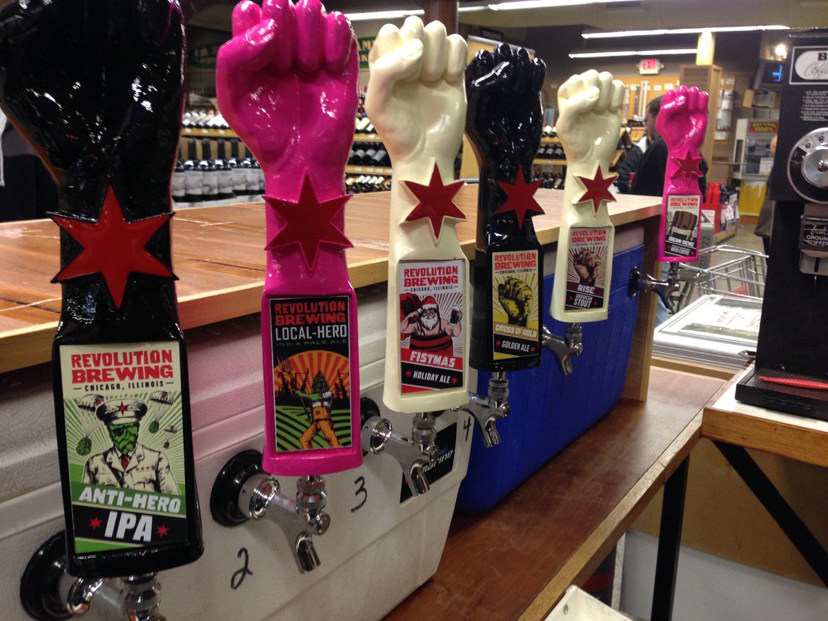 sam_marts's tweet photo. Tonight @JungleJimsMrkt friday pint night featuring @RevBrewChicago
#pintsforhalfpints
#toydrive
@CavBeerOH https://t.co/PYQcFzvOgb