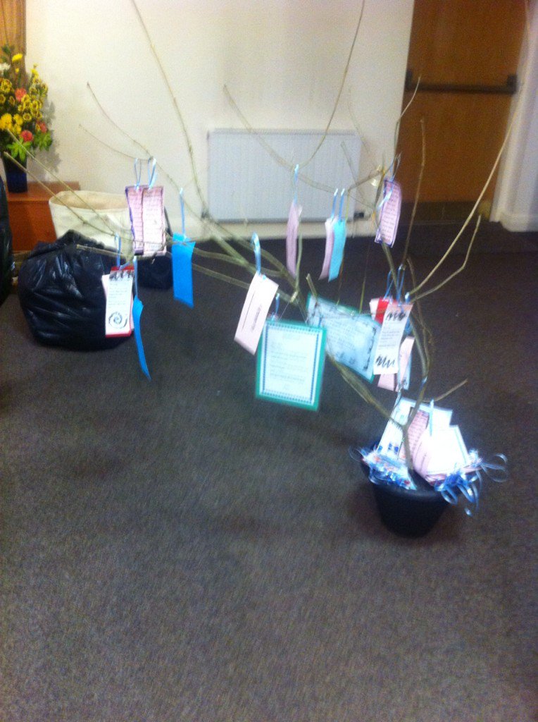 stedwardsrc's tweet photo. Super Advent mass tonight. Thanks to our friends @NewmanRCCollege @NewmanPChaplain #refugeecrisis  #jointhecircle https://t.co/1pqZplOKKQ