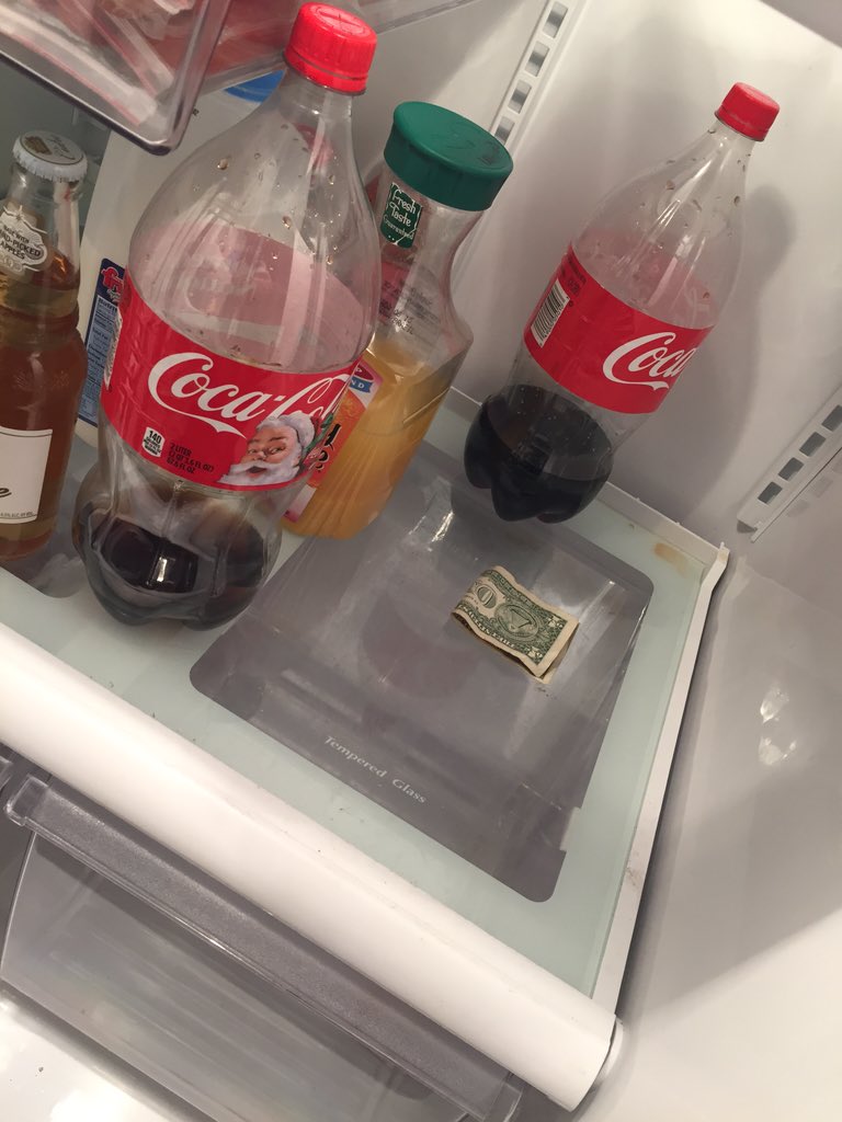LaceyyyNicole's tweet photo. It's not everyday you find a dollar in the fridge. #savinup https://t.co/qrckbwN6Sp