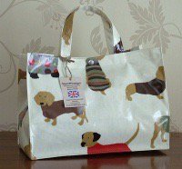 MillstonesCG's tweet photo. Dogs Oil Cloth Box Bag https://t.co/07gPvWAhSN #daschund #daschundlove #daschundlover #presentfordog #doglovergift https://t.co/wkLcF87qfu