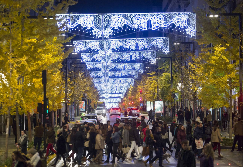 ideal_granada's tweet photo. ¡Ya es Navidad en #Granada! 📷📷 https://t.co/y601UQf8Pj https://t.co/nOJR9voV4V