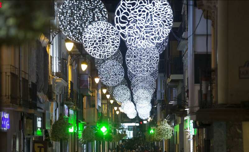ideal_granada's tweet photo. ¡Ya es Navidad en #Granada! 📷📷 https://t.co/y601UQf8Pj https://t.co/nOJR9voV4V
