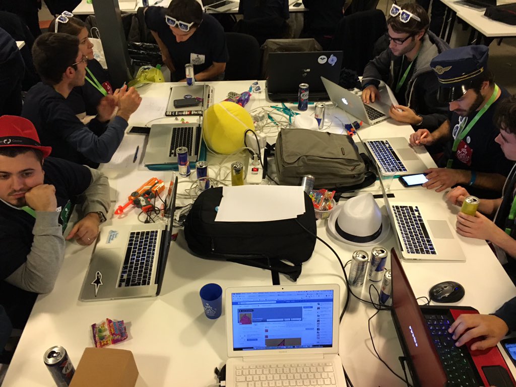 TouristaApp's tweet photo. Découvrez la Team @TouristaApp au #swtours qui travaille dur pour que vous poussiez sereinement. cc @swetours https://t.co/kI4FbKcmu1