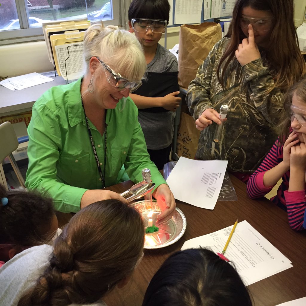 BelleShermanES's tweet image. Learning what makes popcorn pop @taracaiza class through experimental design @IthacaNYSchools @jenwilkie #EEE