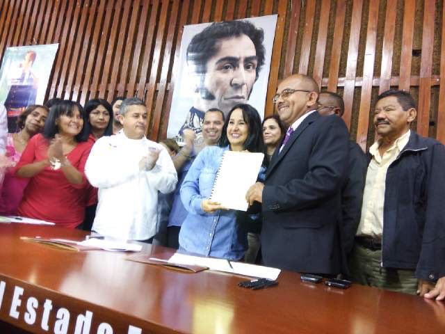 StellaLugo's tweet photo. Hoy firmamos Convención Colectiva con  obreros y administrativos de educación https://t.co/RujX7beR7l… https://t.co/wp4kt91pvY