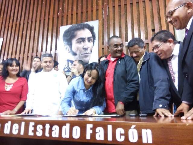 StellaLugo's tweet photo. Hoy firmamos Convención Colectiva con  obreros y administrativos de educación https://t.co/RujX7beR7l… https://t.co/wp4kt91pvY